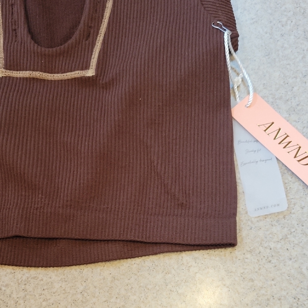 ANWND Chocolate Ribbed Crop Top Size M/L - Picture 6 of 9